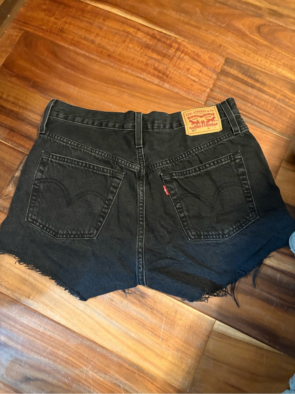 Levi’s 501 Black Distressed Cutoff Denim Shorts Women’s W28 (1304)